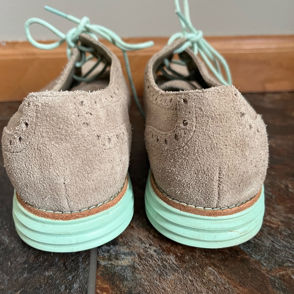 Women’s Cole Haan Lunargrand taupe suede wingtip oxford lace up shoe. Size 7B - Picture 6 of 9